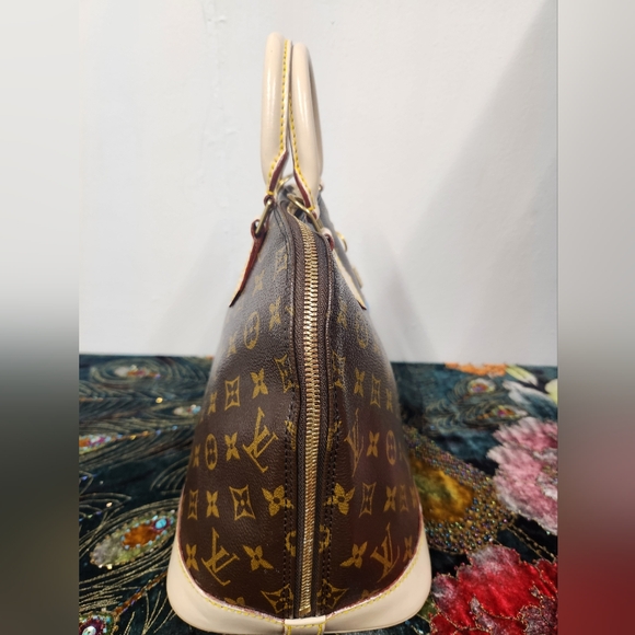 Loius Vuitton Alma Bag - Picture 9 of 16